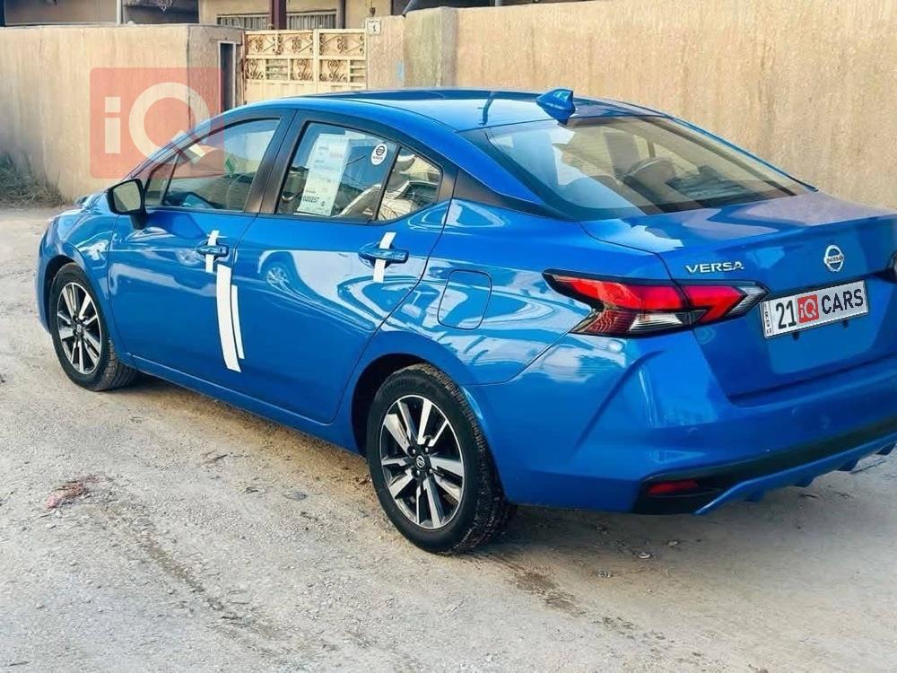 نيسان فيرسا